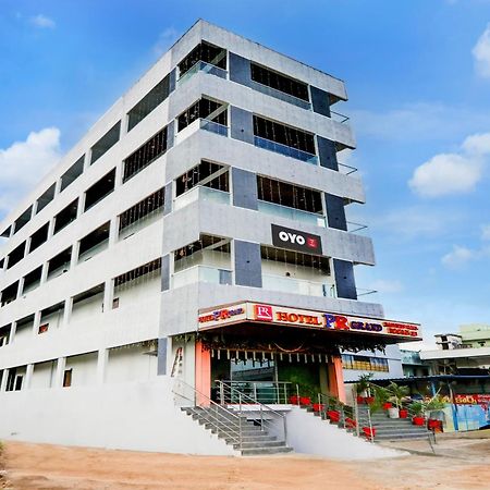 Hotel O Pr Grand Khammam ภายนอก รูปภาพ