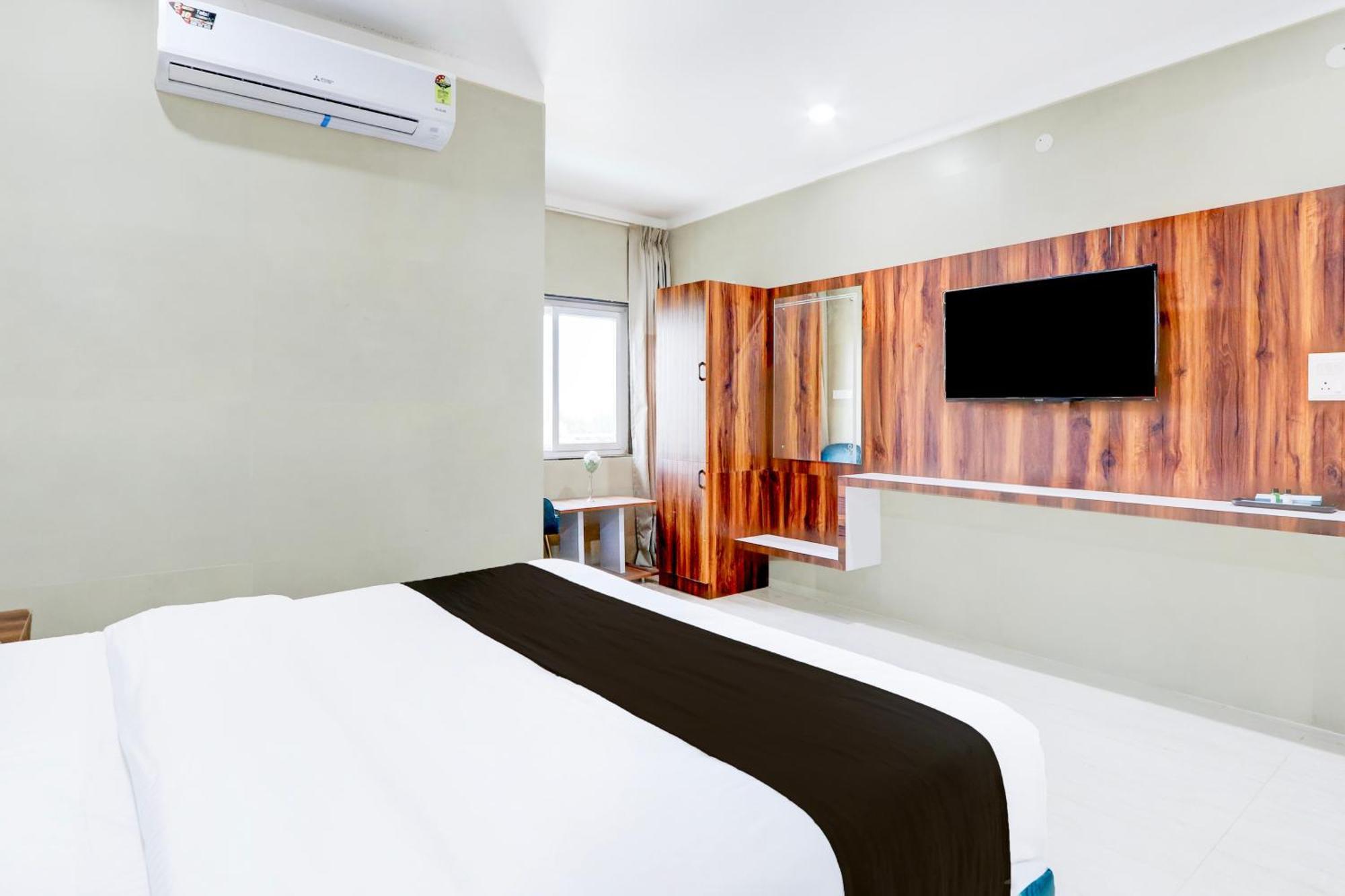 Hotel O Pr Grand Khammam ภายนอก รูปภาพ