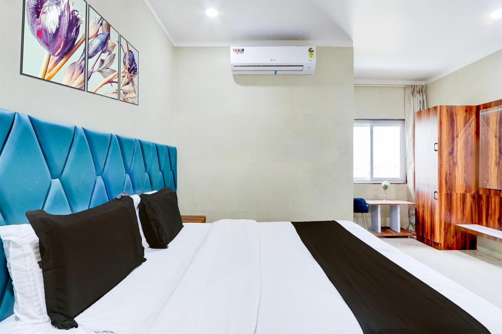 Hotel O Pr Grand Khammam ภายนอก รูปภาพ