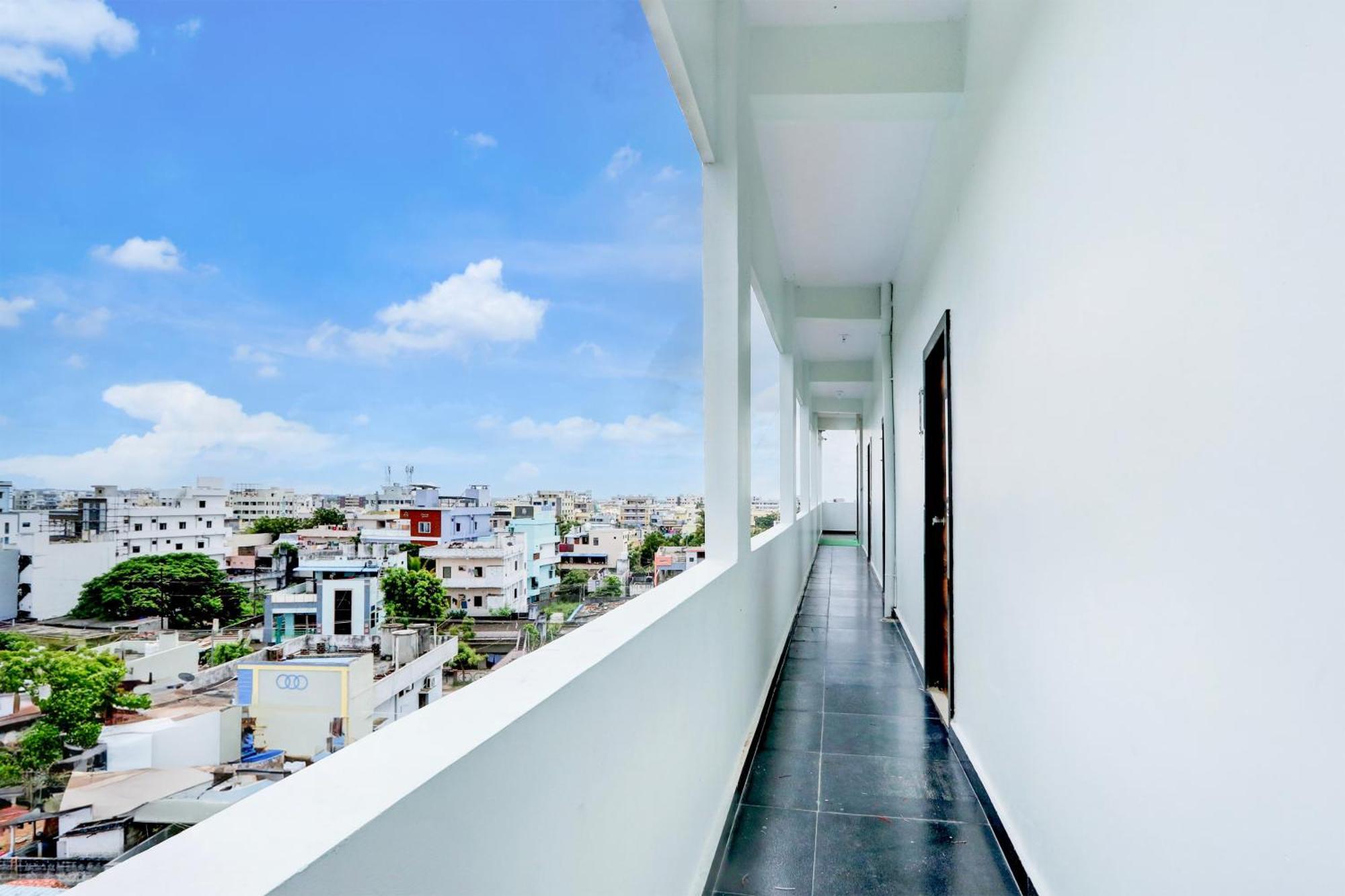 Hotel O Pr Grand Khammam ภายนอก รูปภาพ